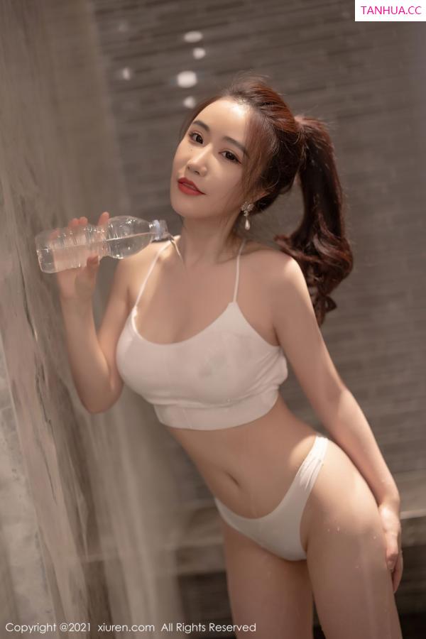 谢芷馨  宅男女神绯月樱 紧身的服饰与吊带第59张图片